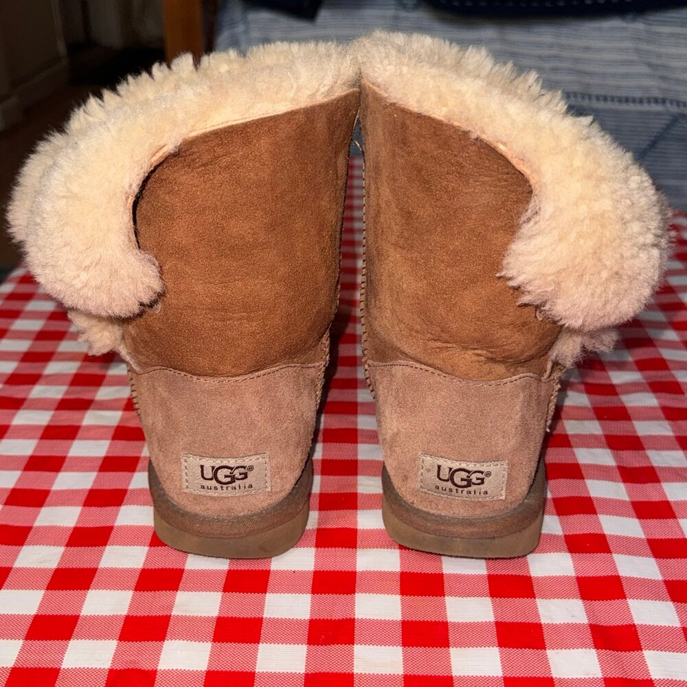 UGG Women's Bailey Button Winter Boot Size 7 - Chestnut